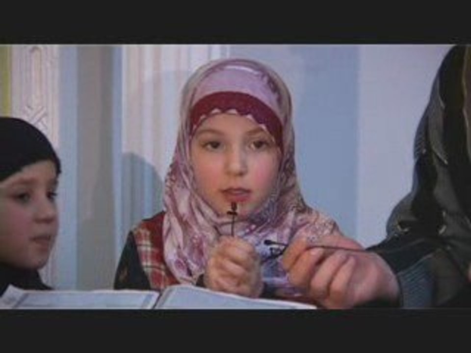 Deutsche Muslima Rezitiert Kuran