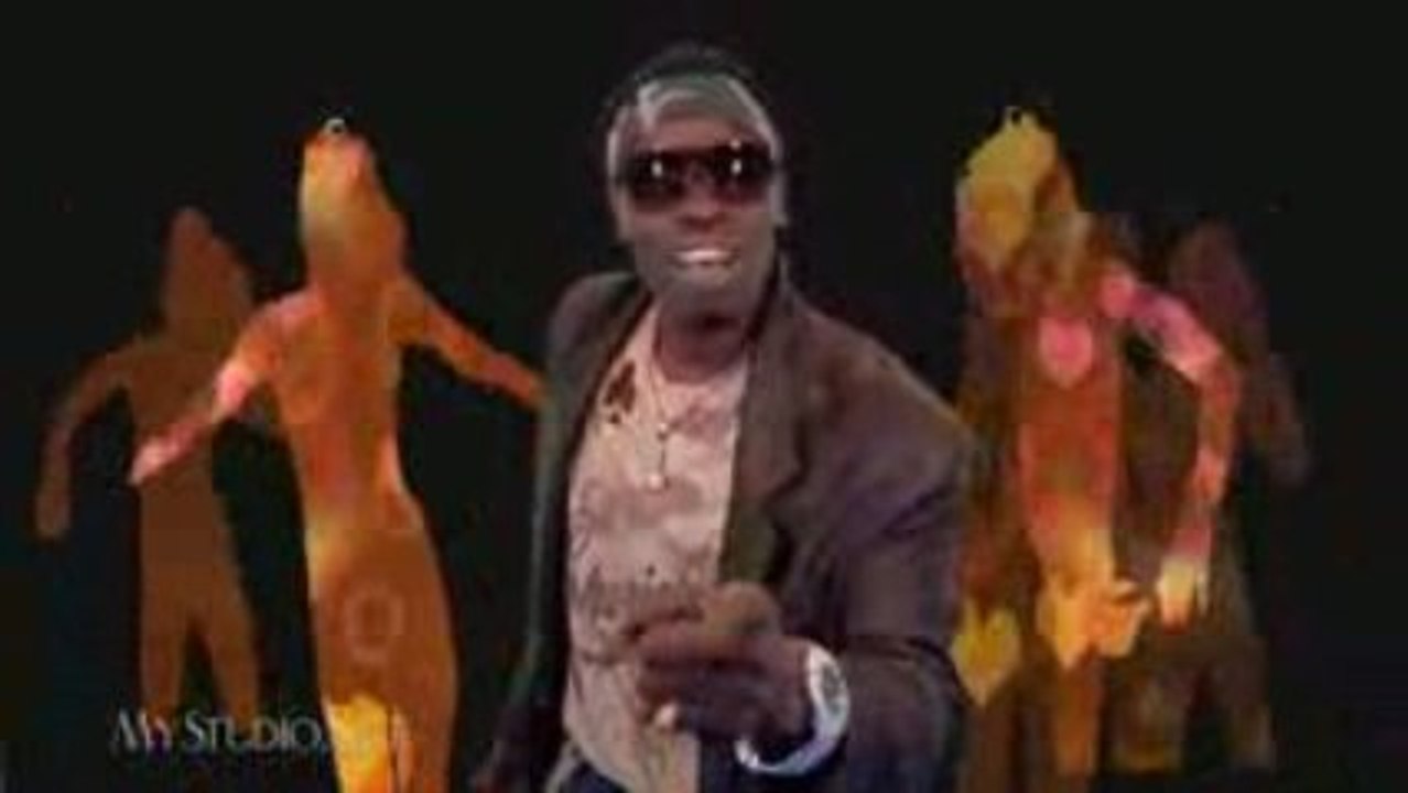 New star Guy Lundy sings his song "We Love the Girls"