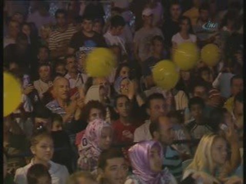 Galata Köprüsü`nde Korsana Hayır Konseri