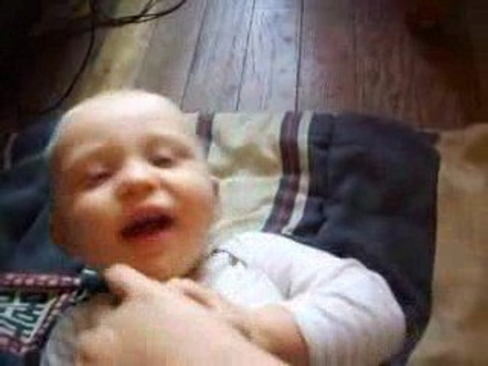 Mattéo rit aux éclats !!