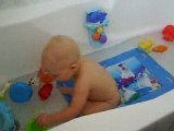 Mattéo dans son bain !