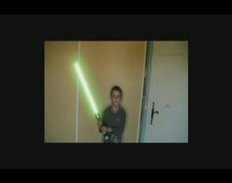 jedi Thomas et son sabre laser