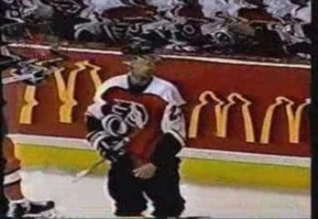 Shawn Antoski vs Donald Brashear FLYERS vs CANADIENS ROUND2