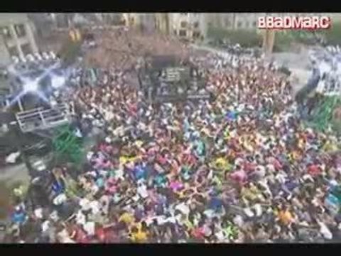 Black Eyed Peas performed I Gotta Feeling at chicago live