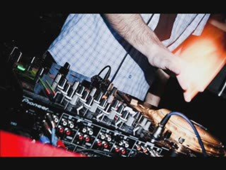 arno cost cyan feat reflekt ( need the feel loved ) mix