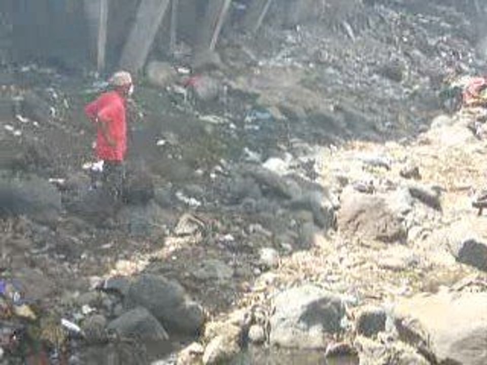 Clip video Comores été 2009 le nettoyage