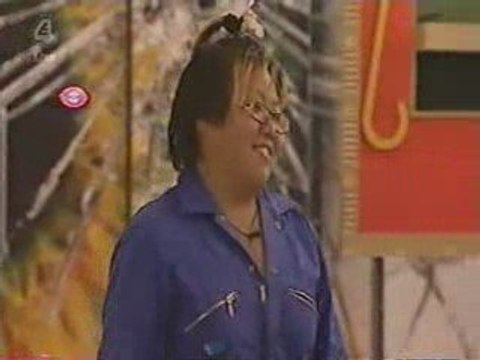 Mikey Punch & Judy task - Rachel & Sara puppets kiss