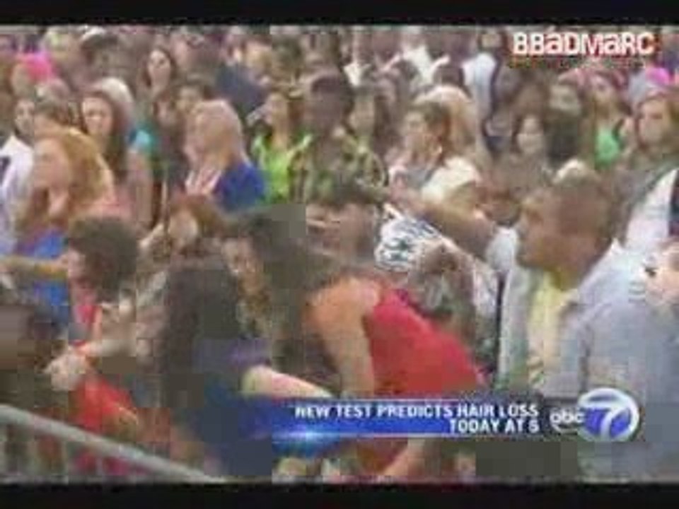 OPRAH FlashMob 24th Season Kickoff & How Did They Do That!
