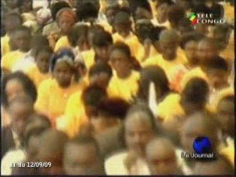 Antoinette Sassou N’Guesso fait une prière pour le Congo