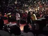 50 Cent se fait voler sa chaîne pendant un concert