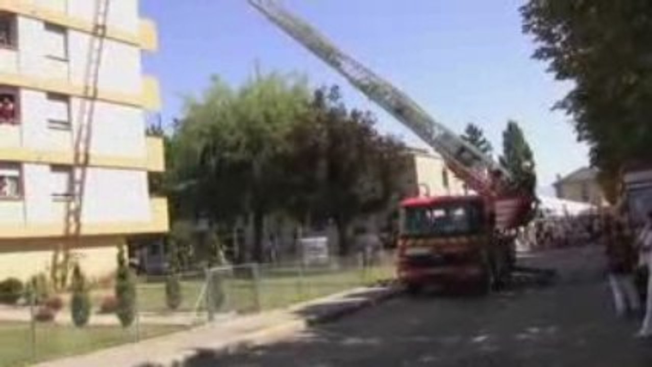 Dèmonstration de sauvetage camion échelle SDIS de é'ETRAZ