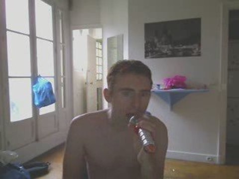 Wiwi égratigne Un jour en France