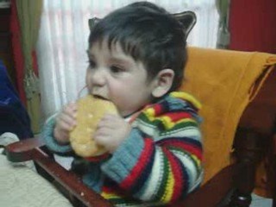 PedroPablo Comiendo Pan