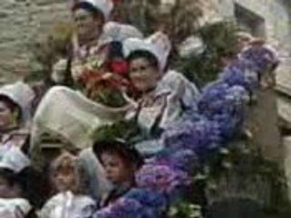 le char de la reine aux sons des binioux pont aven 2009