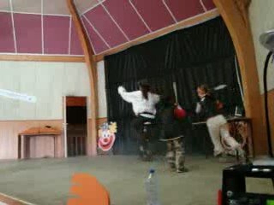 Spectacle de cirque Pirates Convention Youp'la jongle