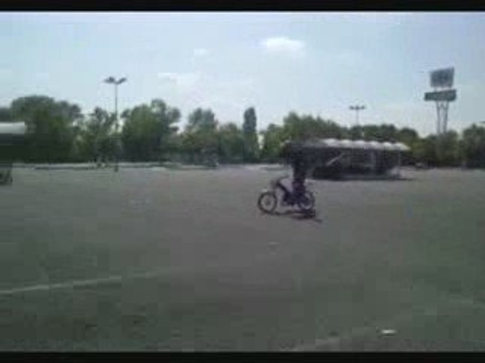 Team-t-33 Ottman debout sans les mains en mbk 51