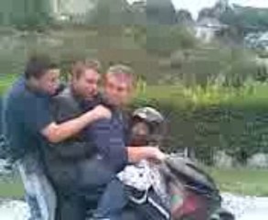4 Tarée Sur un Scoot pk pas xD