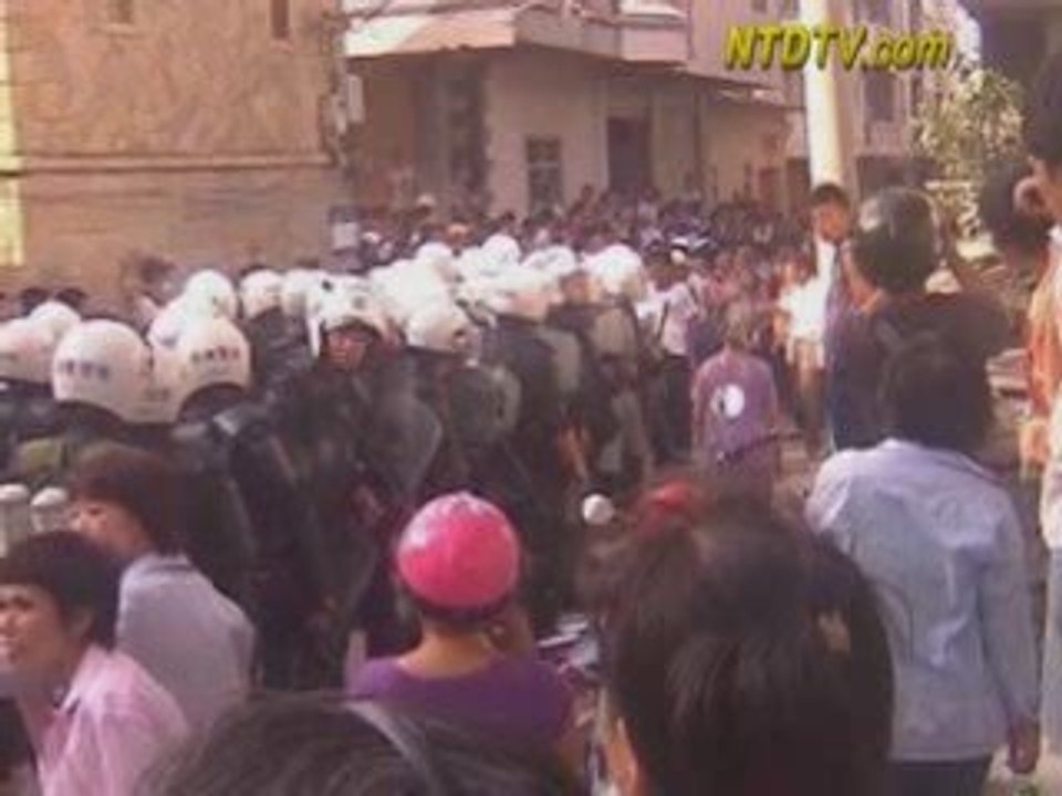 Смрад - 10000 протестират
