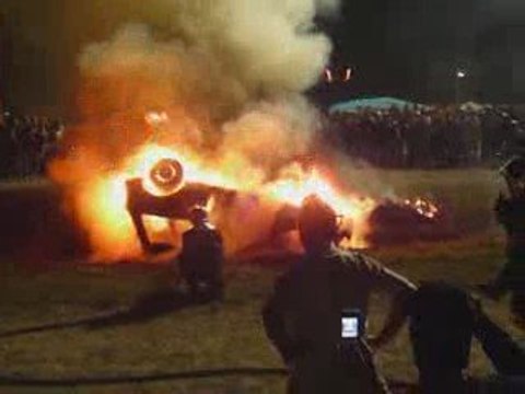 Bol d'or 2009, allo les pompiers y a la voiture qui brûle!!!