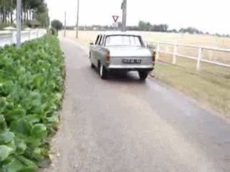 Premiers tours de roue en 404 : part 2