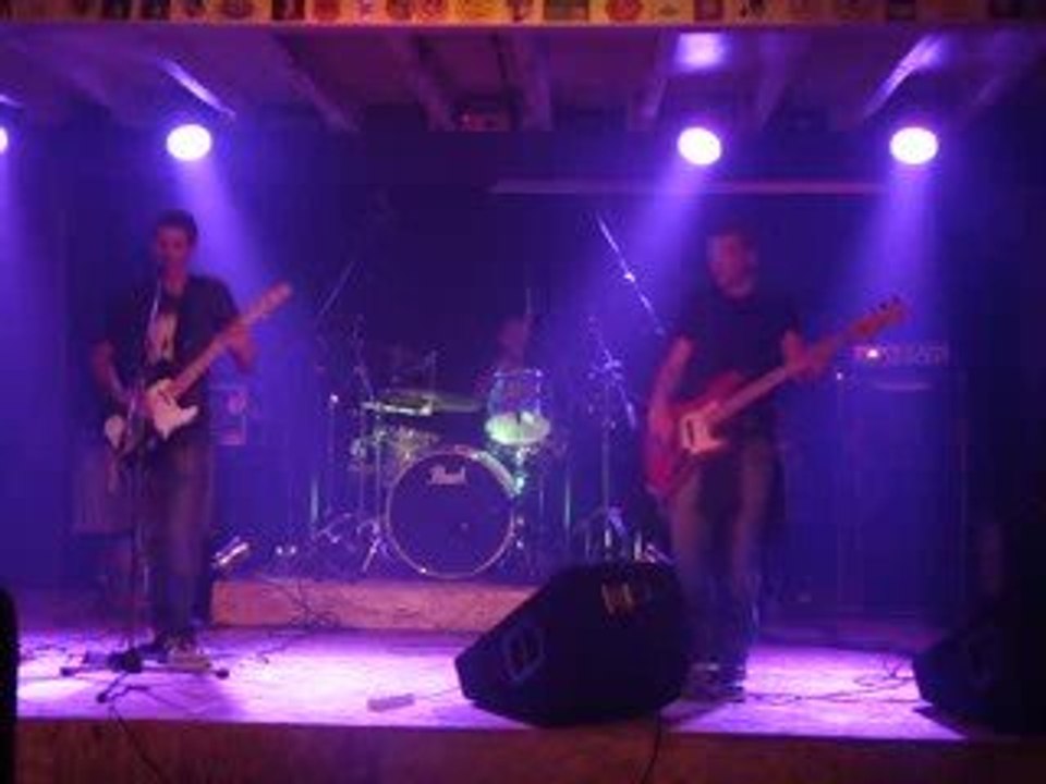 Des ombres en concert à La Cave