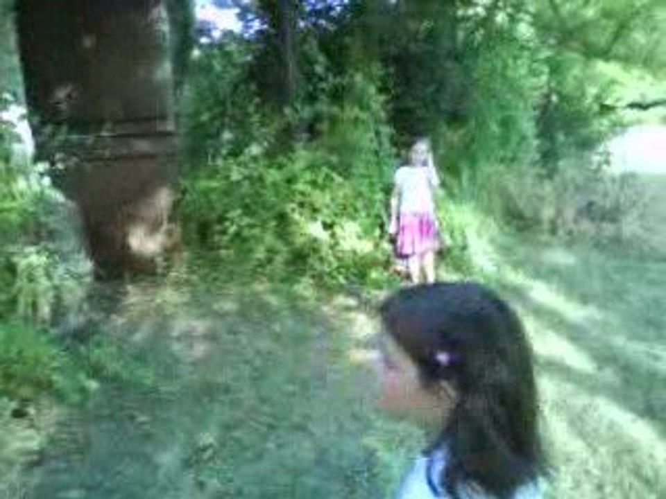 Louis cherche le ballon