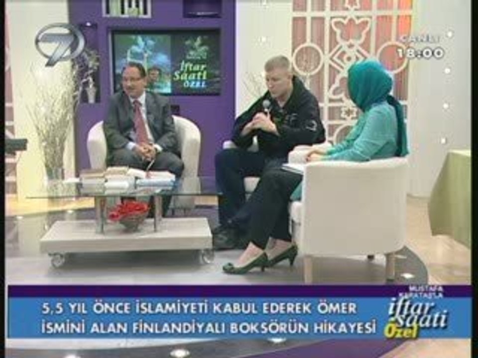 Finlandiyalı Boksörden Ayetel kursi ve ihlas suresi