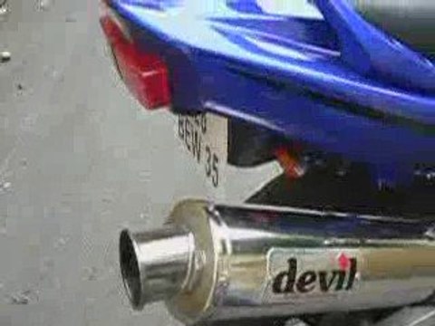 FZS 600 Fazer avec pot Devil Trophy déchicané