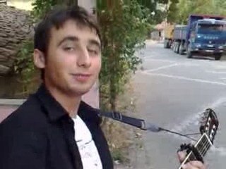 GİTAR ÇALAN ÇOCUK HELAL OLSUN