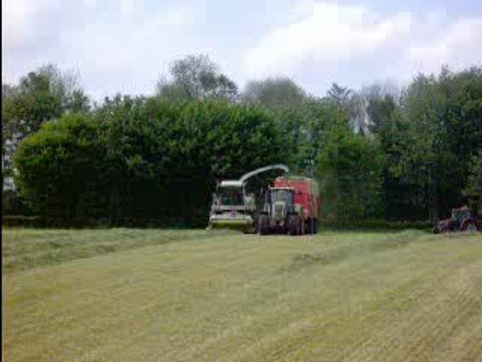 Ensilage herbe mai 2009 Jaguar 870- Claas Axion 810