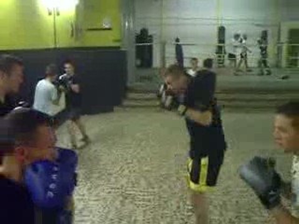 moi  chez SERGIO BOXING CLUB  un petit apercu  du travail