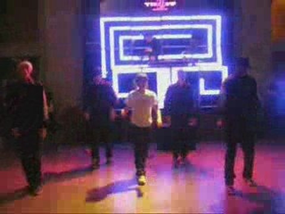 מופע ברייקדאנס בבר מצווה -להקת ברייקדאנס הברייקרהוליקס