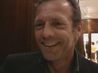 Leçon de séduction autour du vin avec Stéphane Freiss