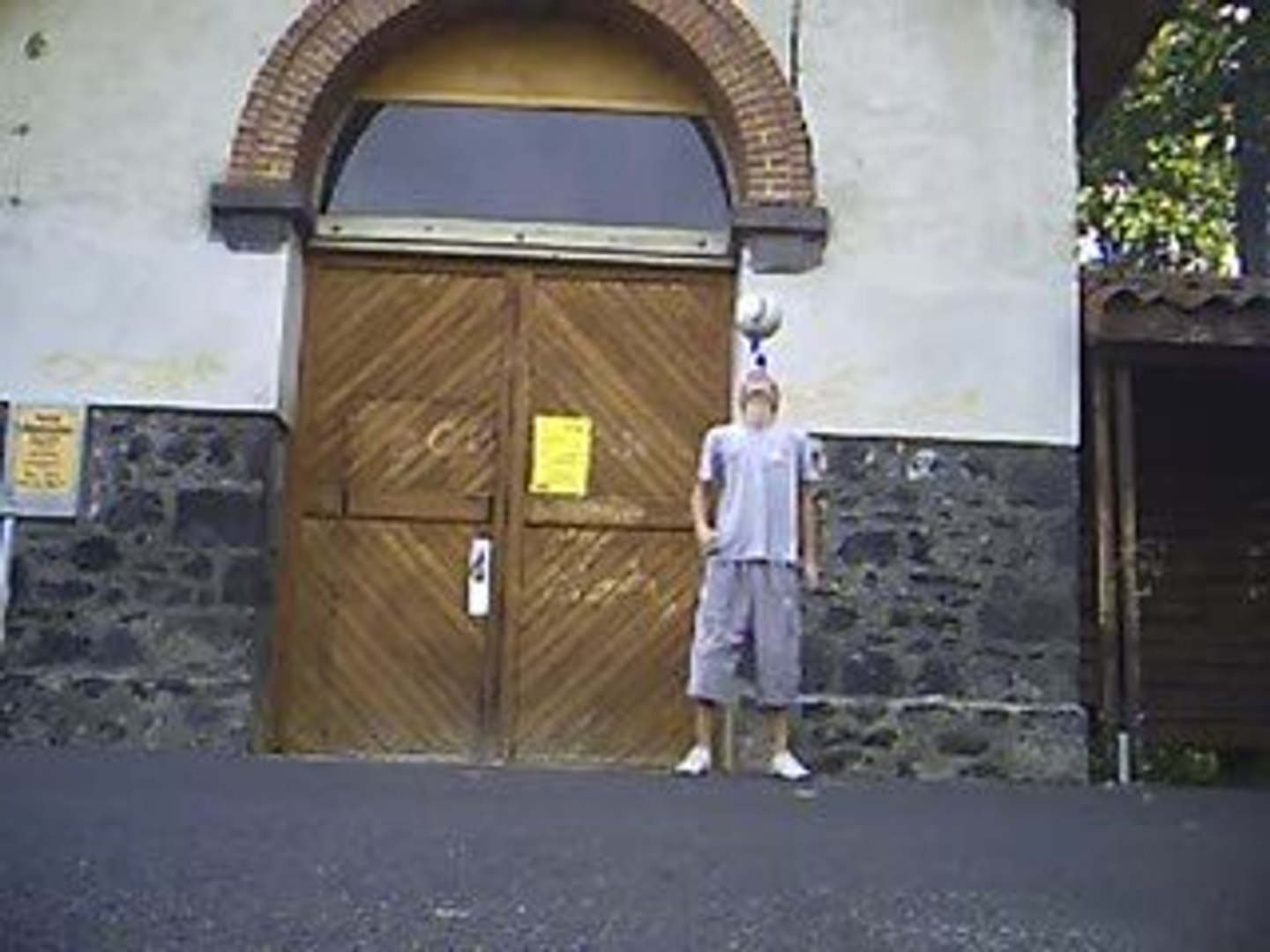 ⁣IZI style red bull street style