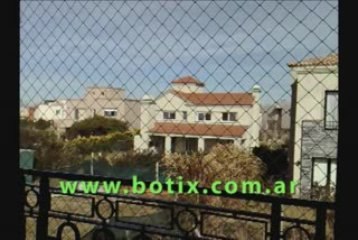 Detalles de instalacion de red en balcon frances en Olivos