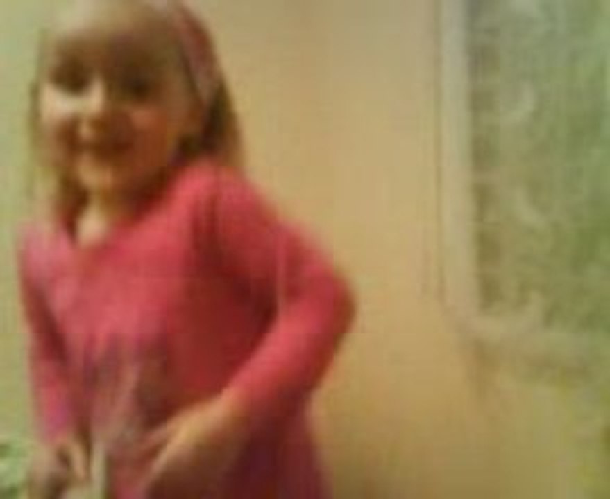 Clélia qui chante la fan !!!!!!!!!!!!!