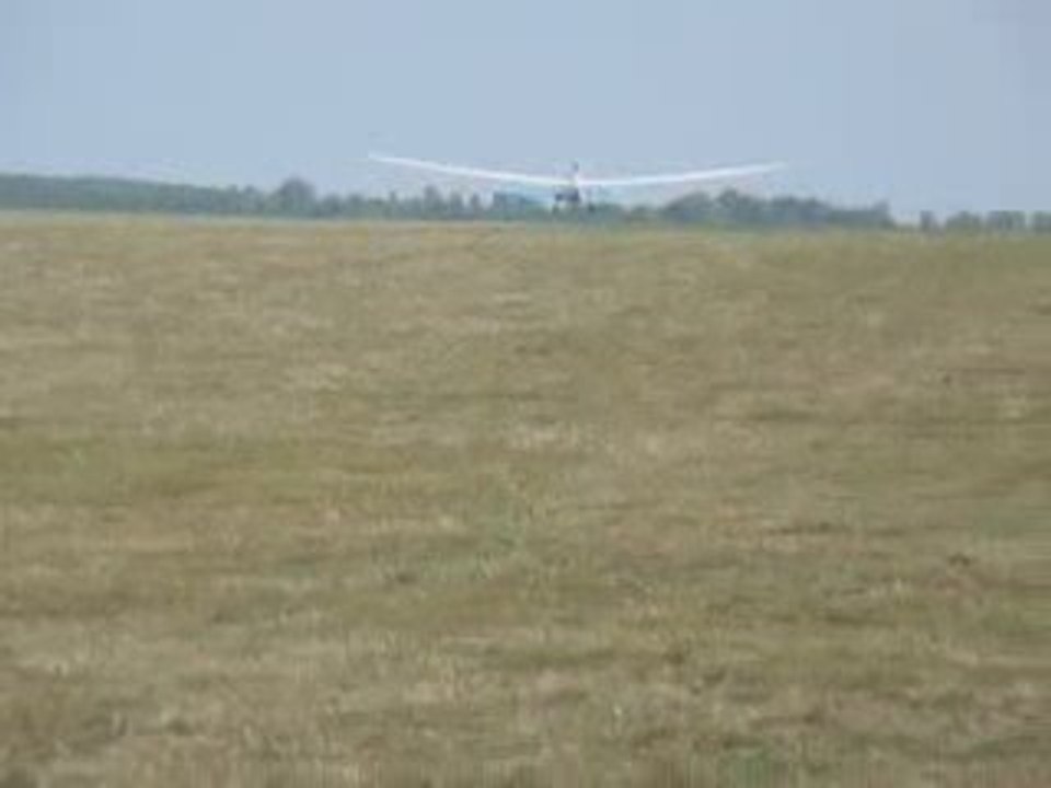 Mouroux : initiation au vol à voile pour les handicapés