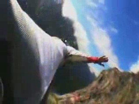 Extreme Base Jumping in Wingsuits
