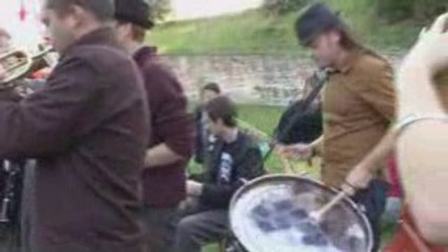 Y A DU MONDE AUX BALKANS Fanfare de la rue Saint-Malo