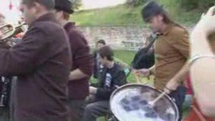 Y A DU MONDE AUX BALKANS Fanfare de la rue Saint-Malo