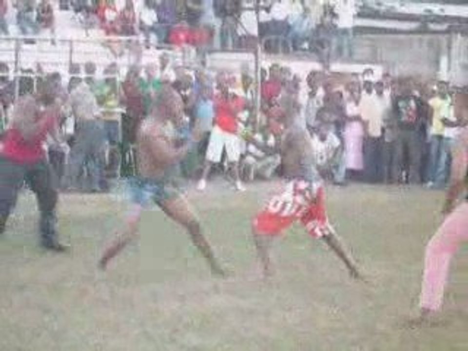 alfred alain (rouge) vs Andry Mananara 26juin09. Morenge