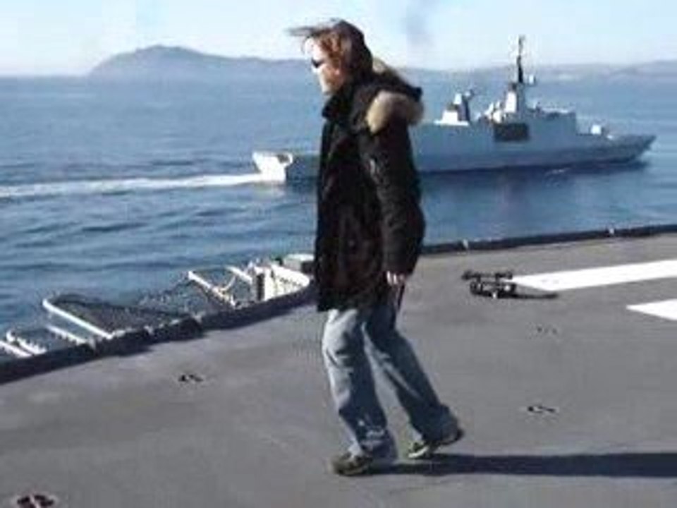 moonwalk sur un porte helicoptere on a ship