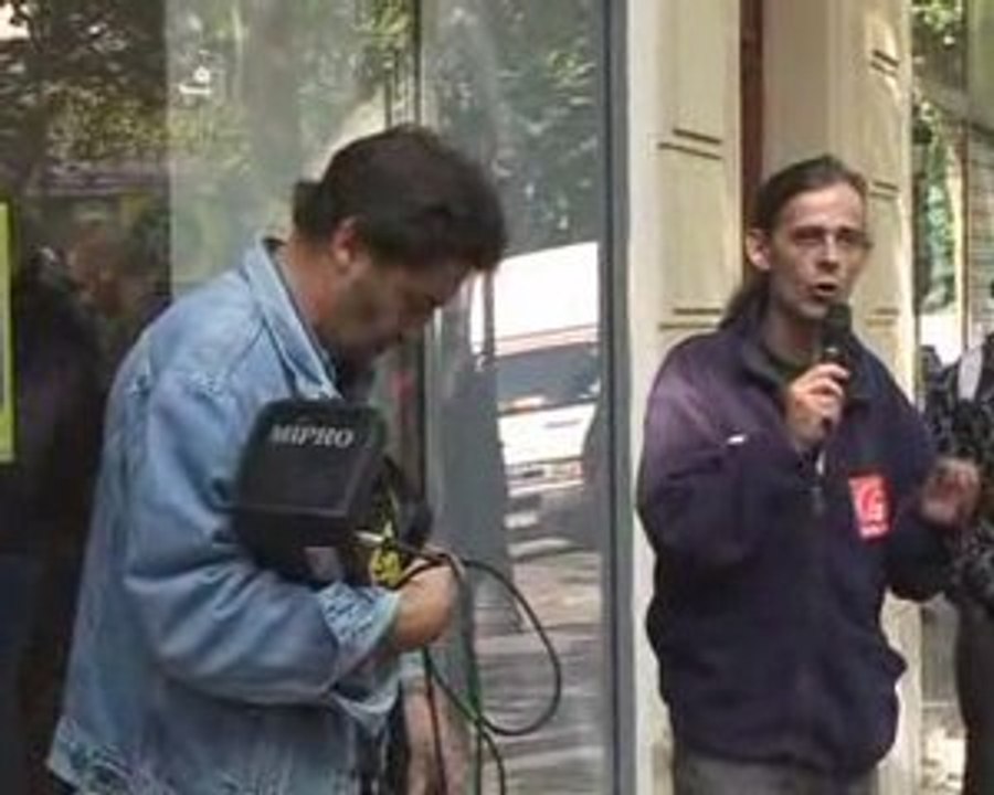 Olivier Besancenot soutient les guichetiers en grêve