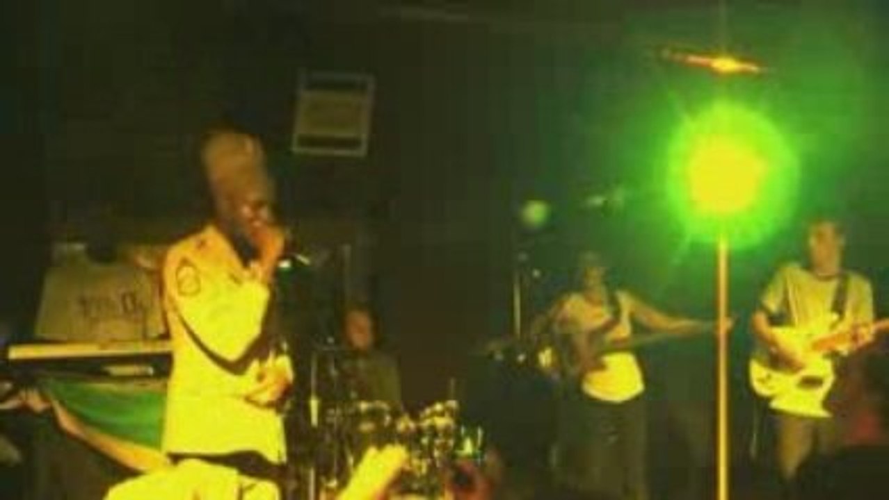 Jah Mason backed by Dub Akom Live Zurich