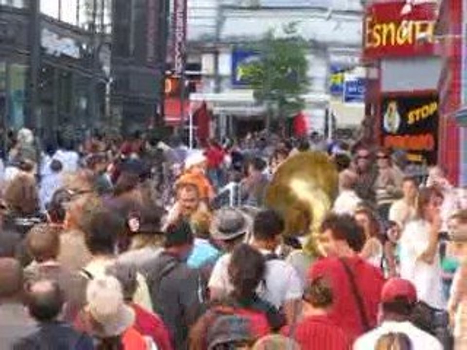 Concert de rue, vers Fleur d'Eau