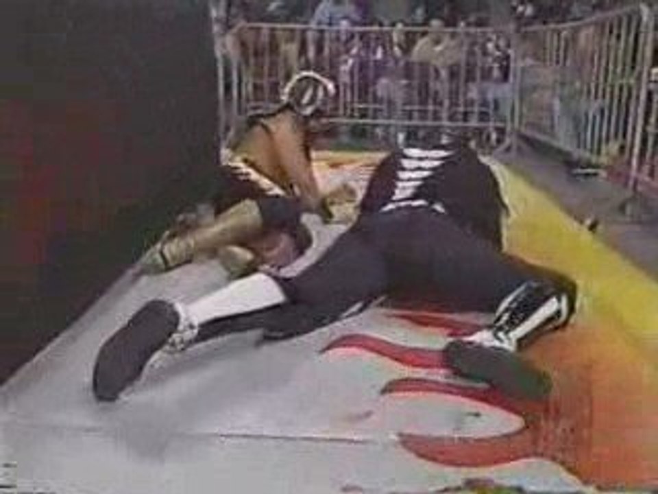 Ultimo Dragon vs. La Parka