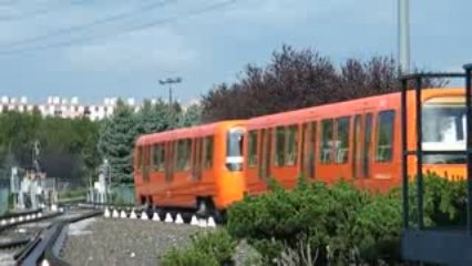 Sortie d'une rame de métro des ateliers du Thioley UTMD TCL