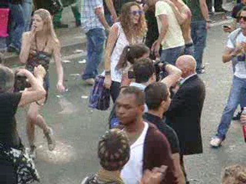 Techno parade 2009 Papy danse