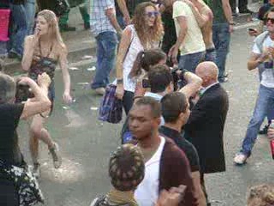 Techno parade 2009 Papy danse