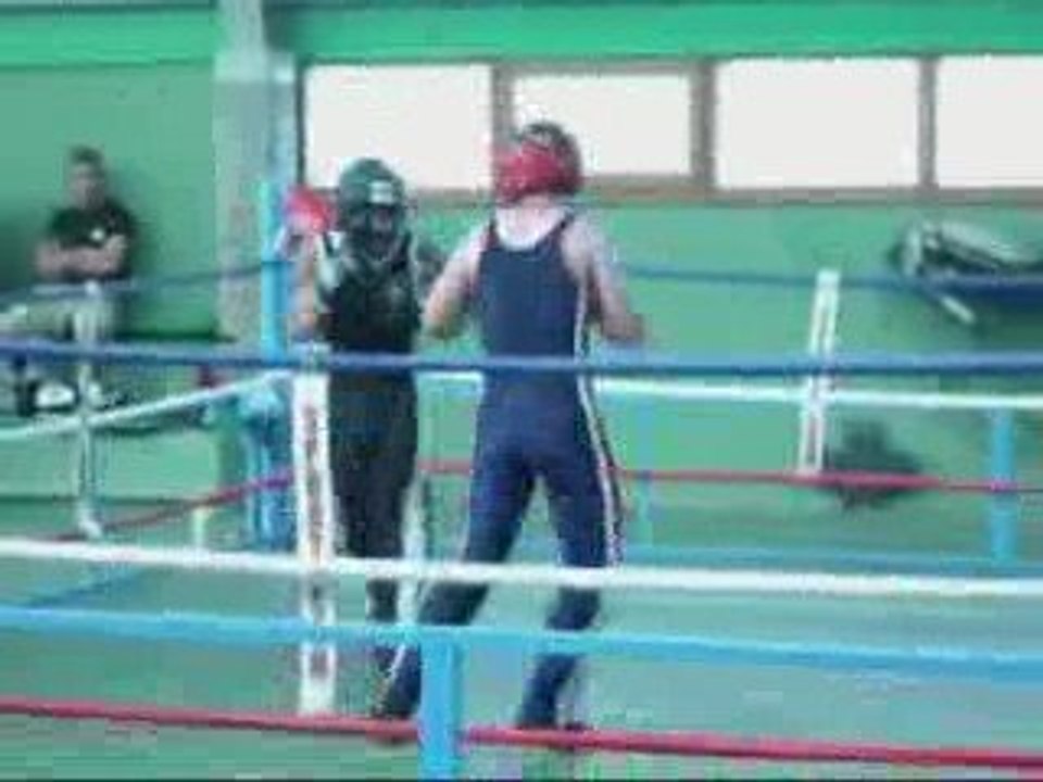 Serge casque rouge, combat test savate boxe française.